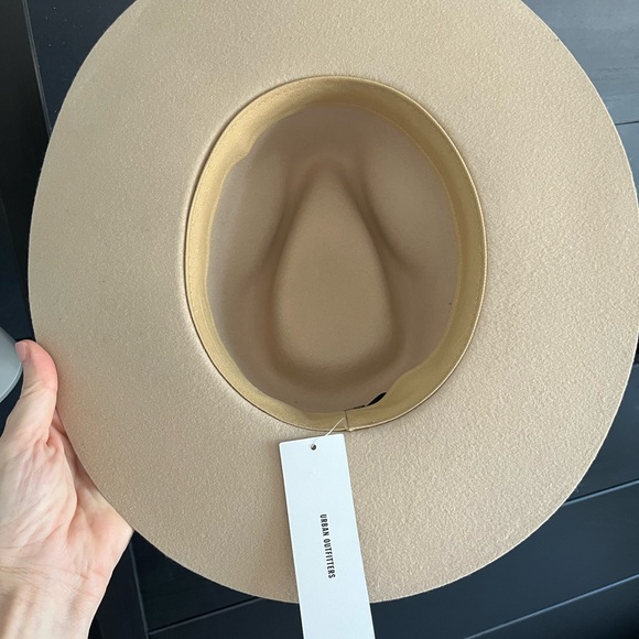 Urban Outfitters hat NWT - Picture 2 of 3
